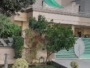 1 KANAL BEAUTIFUL HOUSE FOR SALE IN LAHORE BAHRIA TOWN PRIME LOCATION